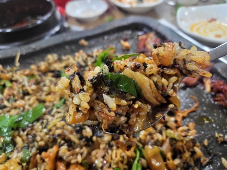 죽여주는 쌩고기통 김치찌개 이미지