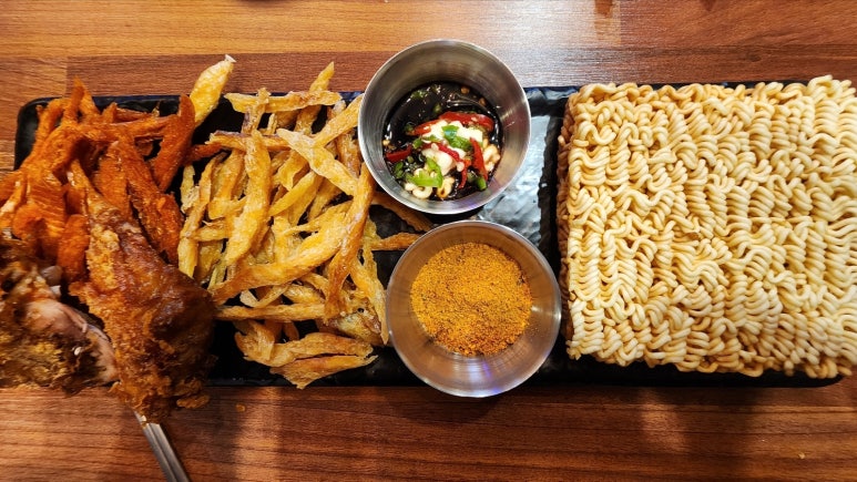 치킨왕 김닭구 이미지