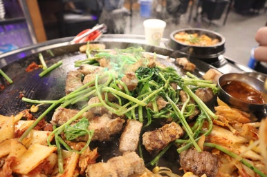 동두천솥뚜껑삼겹살 이미지