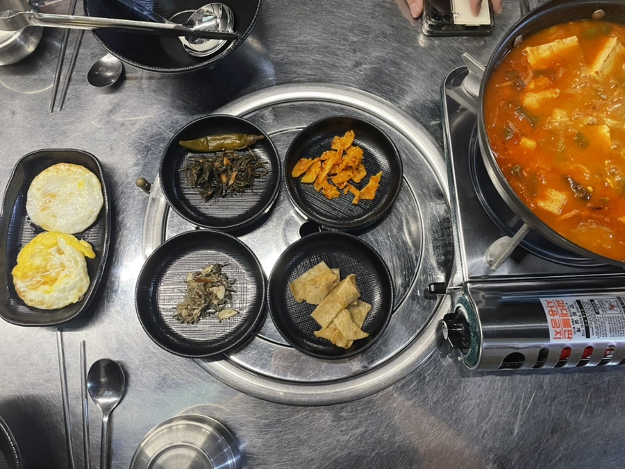돈돼지백반 이미지