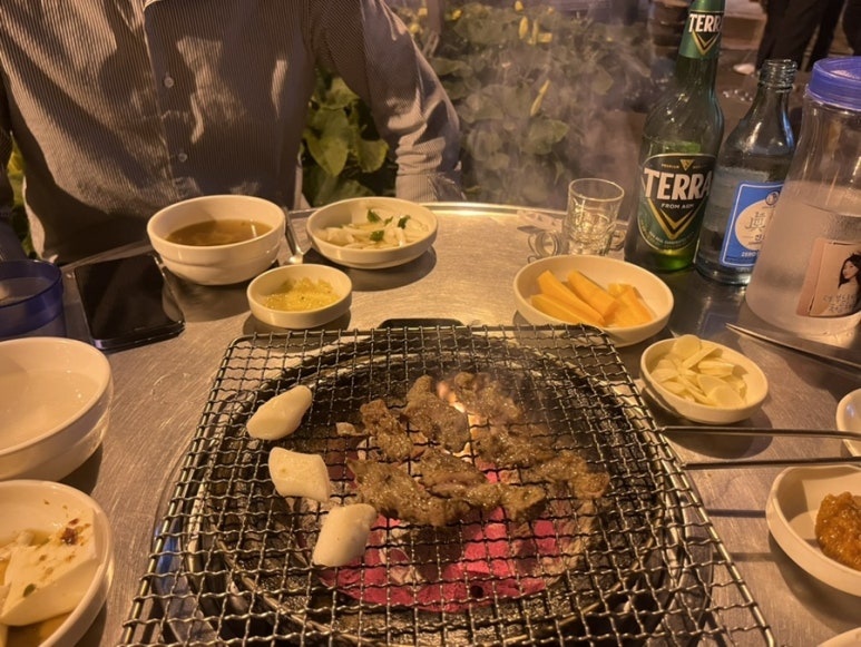 황소숯불꼼장어구이 이미지