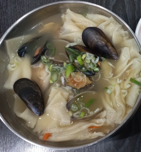 조개가득수제비 이미지