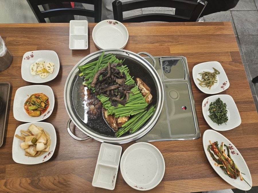 운향능이백숙 이미지