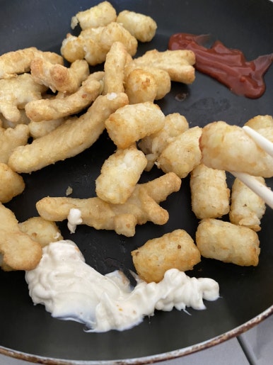 1004치킨 이미지