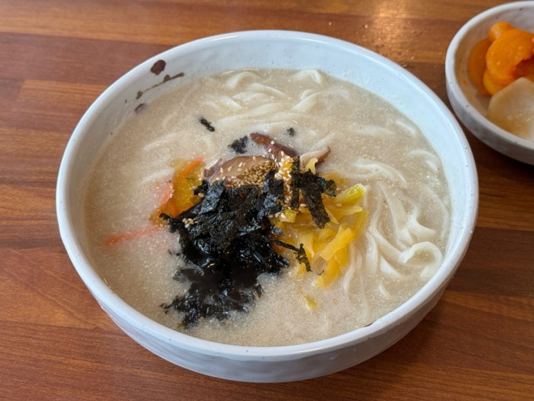 호두네칼국수 이미지