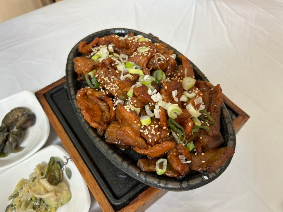숯불흑돼지 이미지