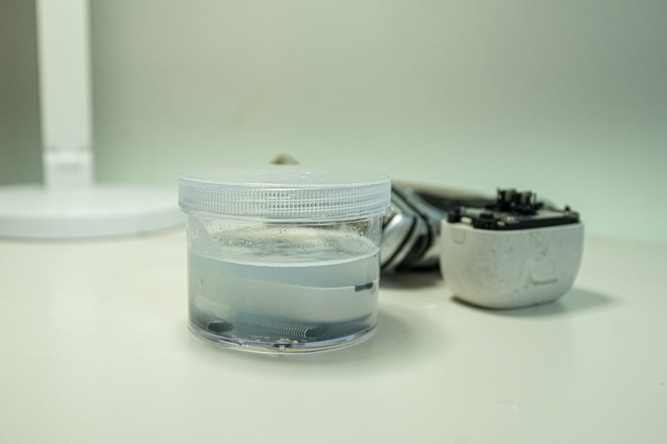 만듬 면도기 클리너 사용 후기 "클리닝 시스템이 없는 파나소닉 면도기 관리의 해결책 ” 이미지 16