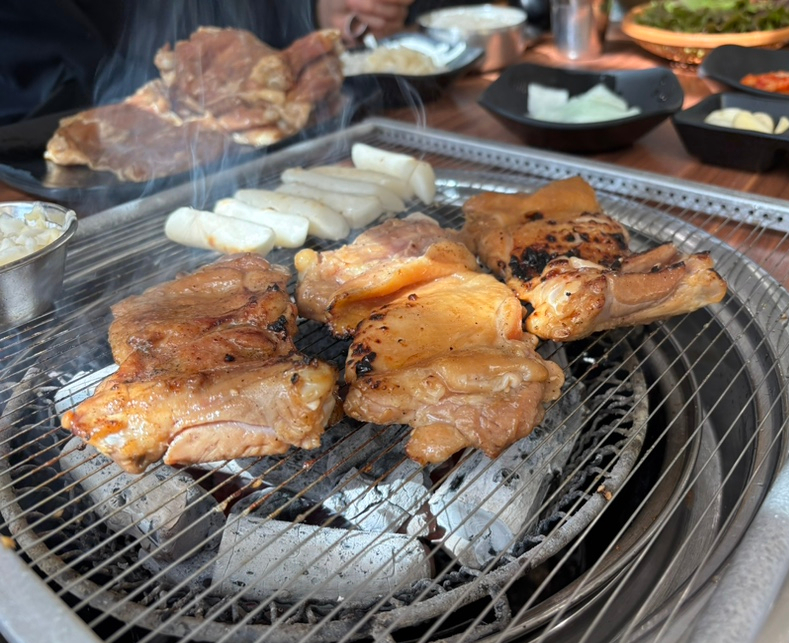 강촌우미숯불닭갈비 이미지