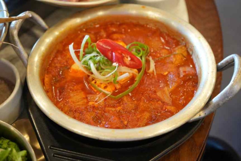 돼지듬뿍진짜김치찌개 이미지