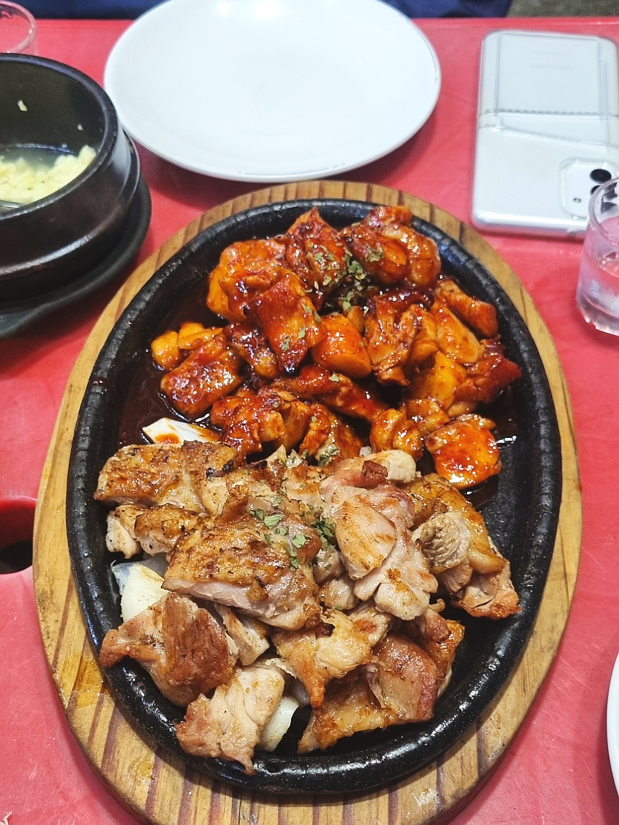 코리안숯불닭바베큐 이미지