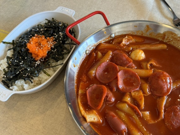 멘도롱국물떡볶이 이미지