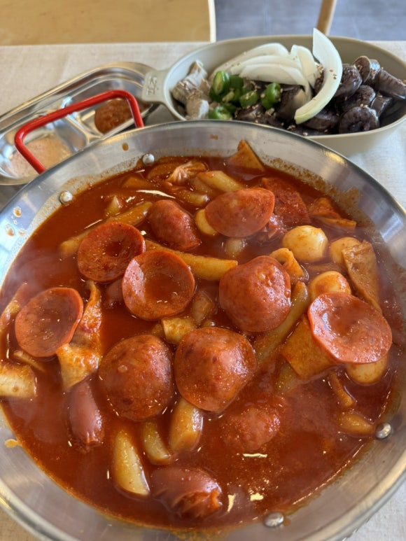 멘도롱국물떡볶이 이미지