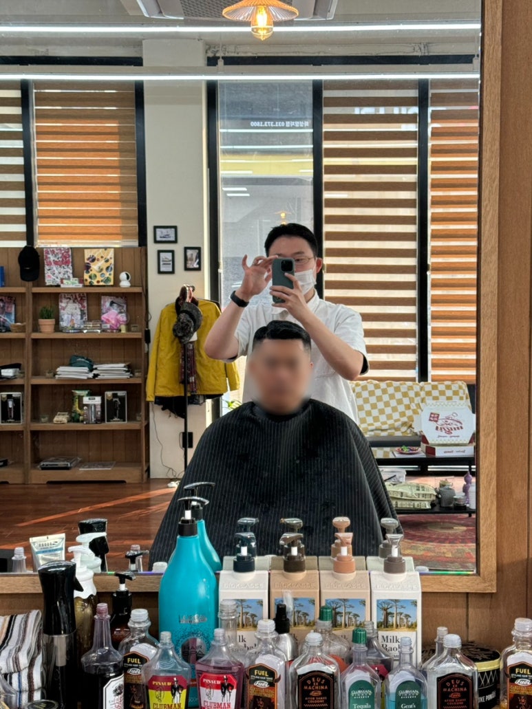 쓰리몽키즈바버샵 이미지
