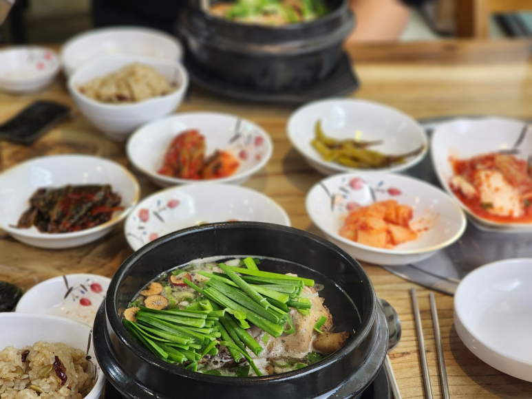 산능이네능이버섯백숙 이미지