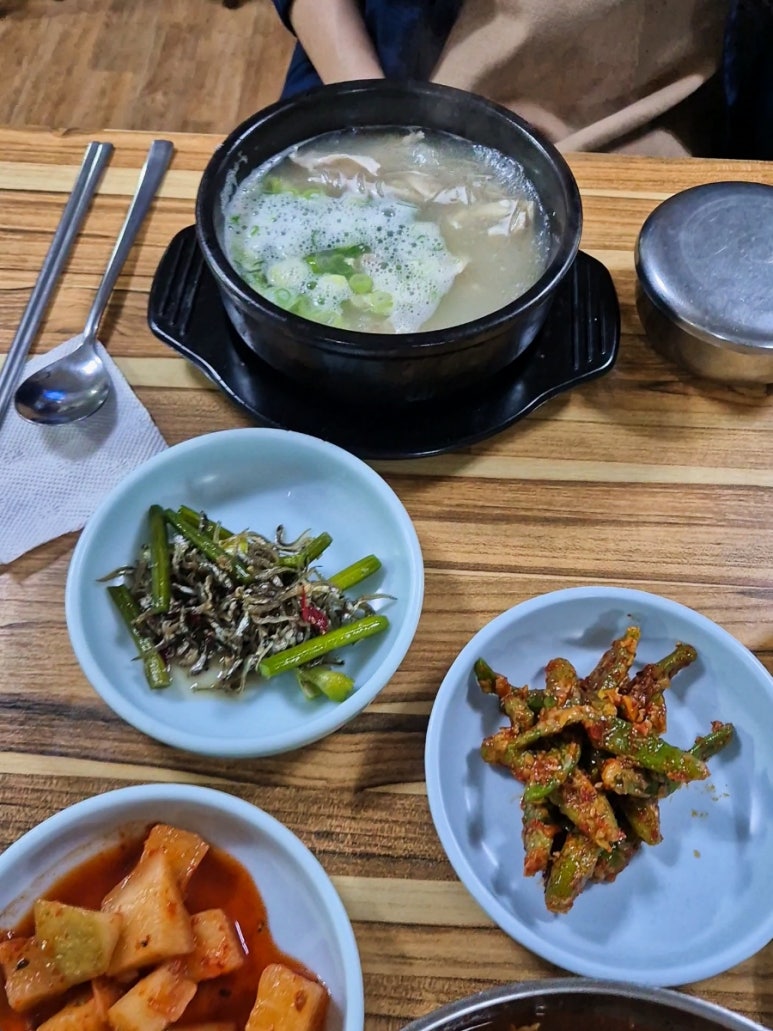 윤가네닭칼국수 이미지