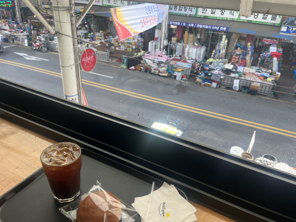 시장속의작은카페 이미지