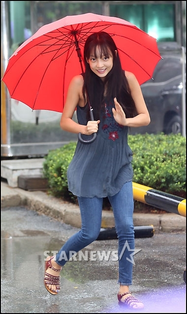 우산속 이미지