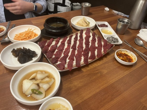 이경채한우뭉티기，육회 이미지