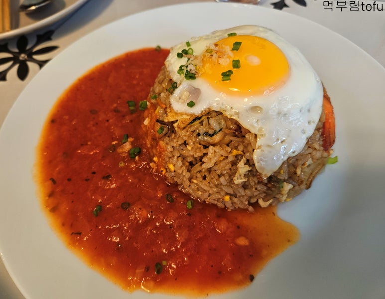 꽃내음 식탁 이미지