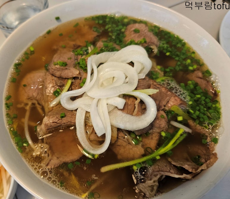 꽃내음 식탁 이미지
