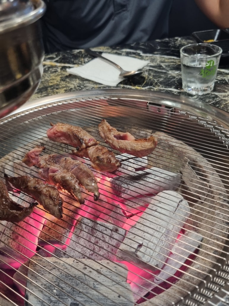 웃는소참숯화로구이 이미지