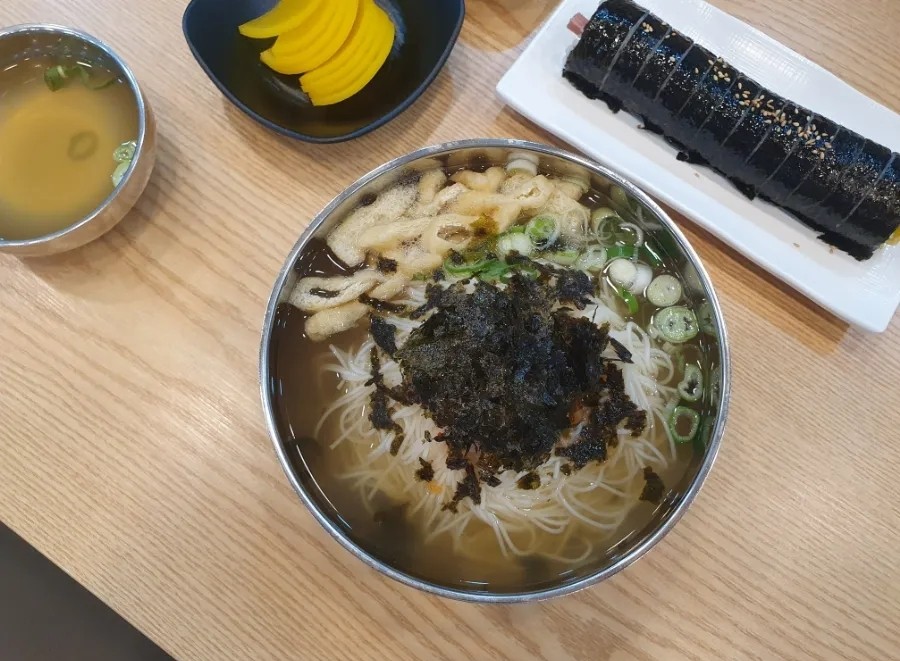 즉석김밥멸치국수 이미지