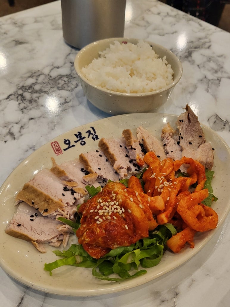 보쌈정식과칼국수 이미지
