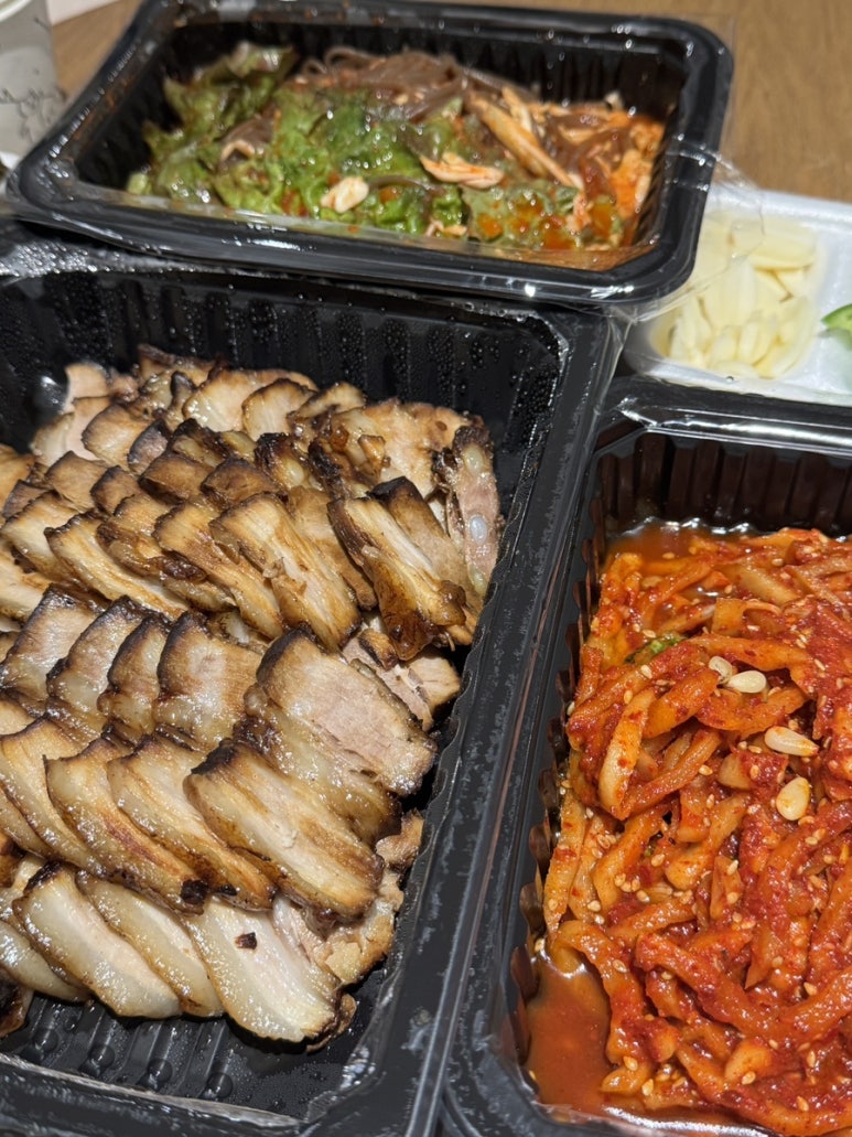 옛집왕족발검댕이보쌈막국수 이미지