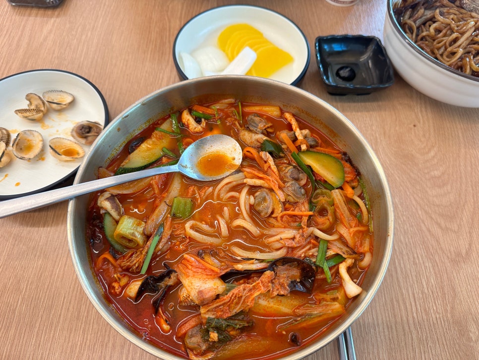 백년돌판짜장/교동짬뽕 이미지