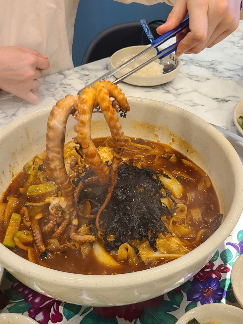 보쌈정식과칼국수 이미지
