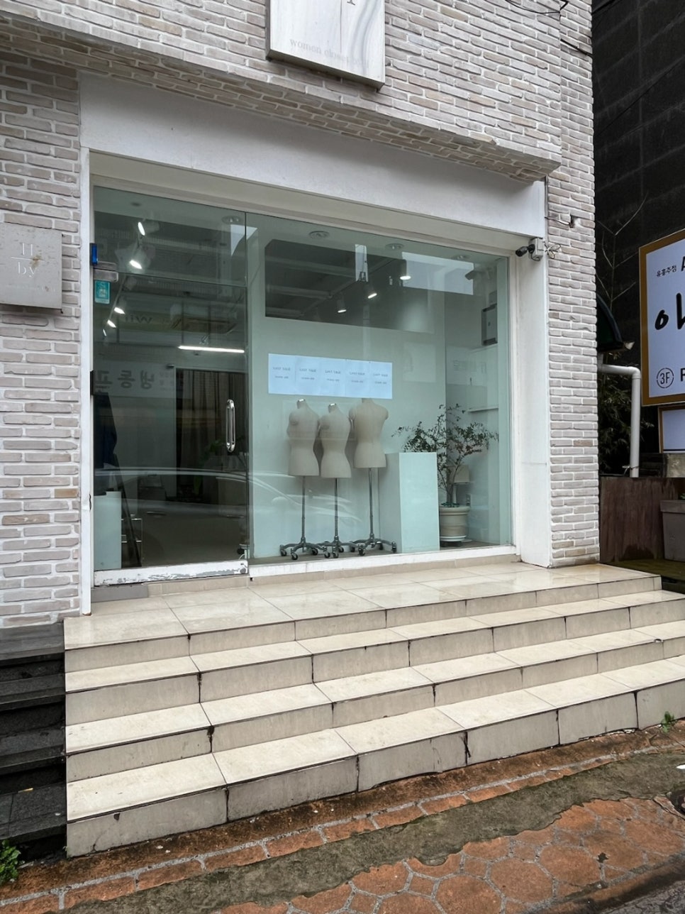 1층에옷가게 이미지
