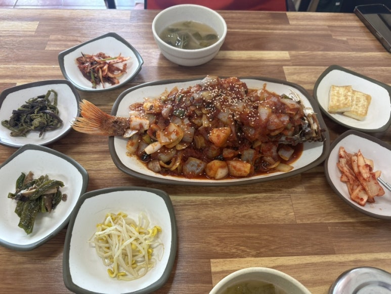 두리음식점 이미지