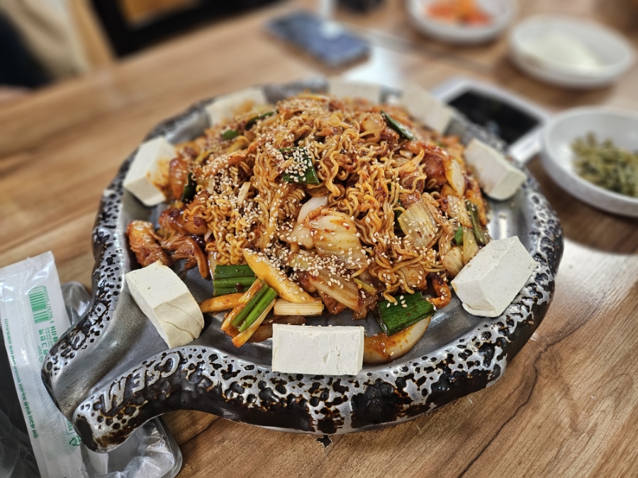통돼지 두루치기 김치찌개 전문점 이미지