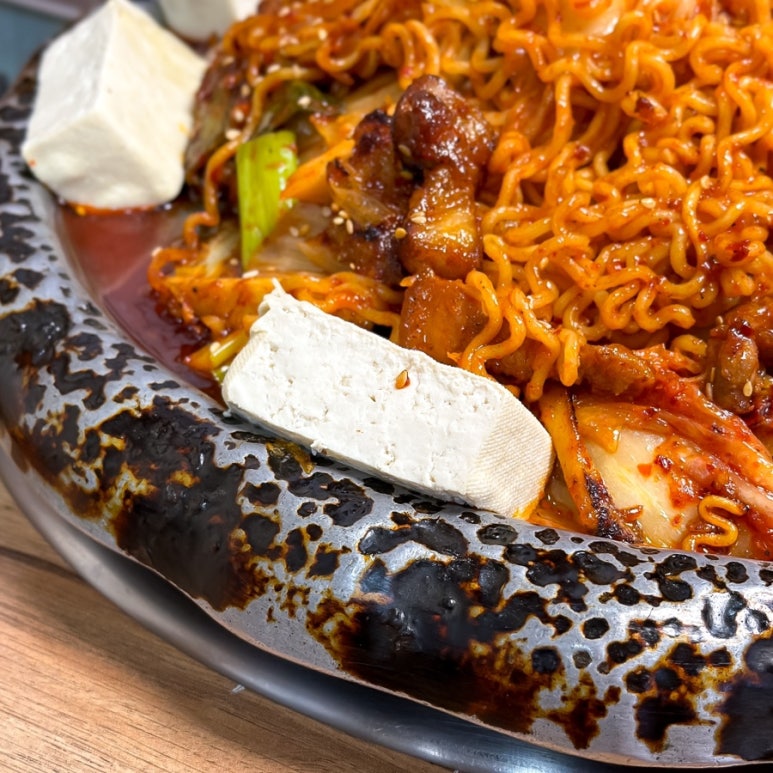 통돼지 두루치기 김치찌개 전문점 이미지