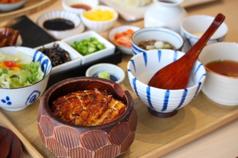 연화덮밥 이미지