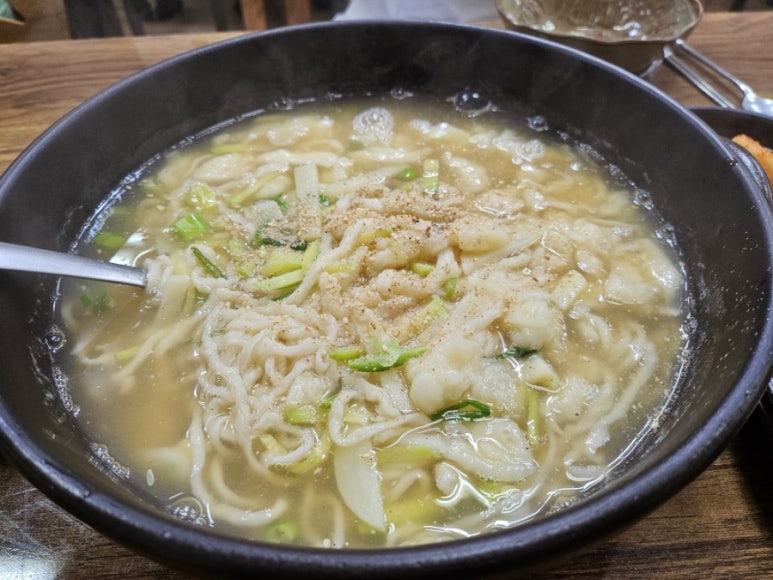 세미바지락칼국수 이미지