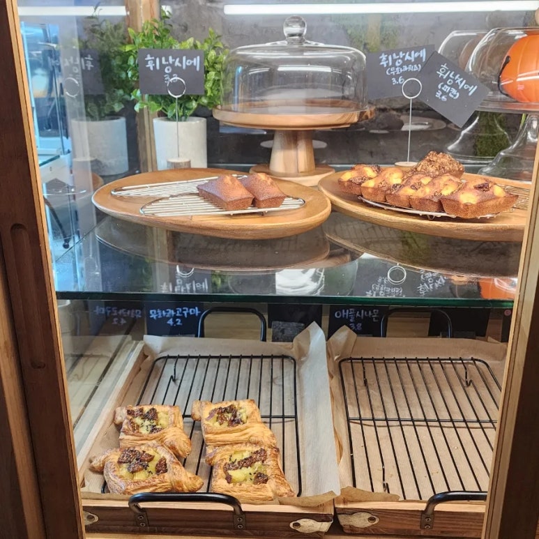 위스커스레일 이미지