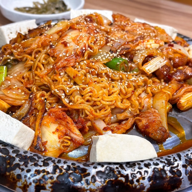 통돼지 두루치기 김치찌개 전문점 이미지