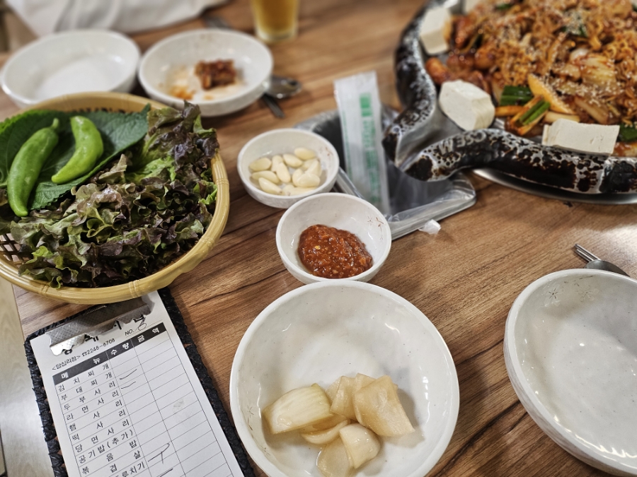 통돼지 두루치기 김치찌개 전문점 이미지