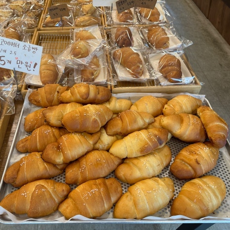 크로아 소금빵 이미지