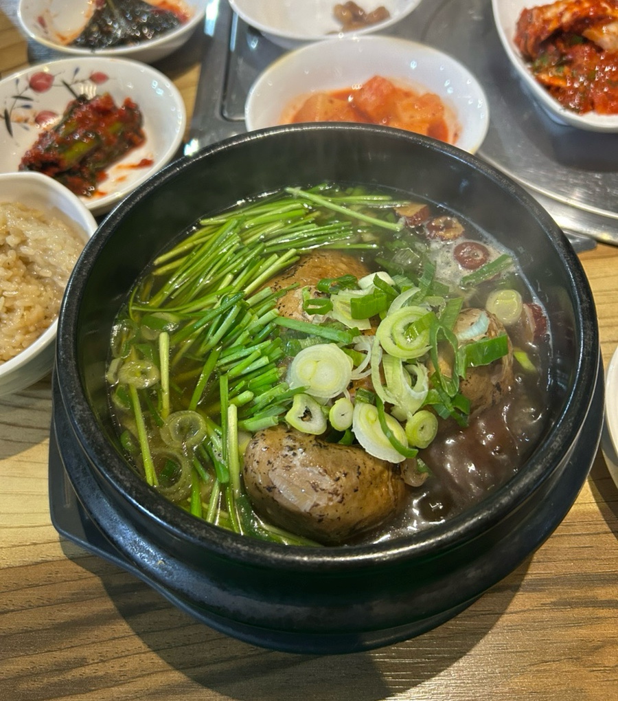산능이네능이버섯백숙 이미지