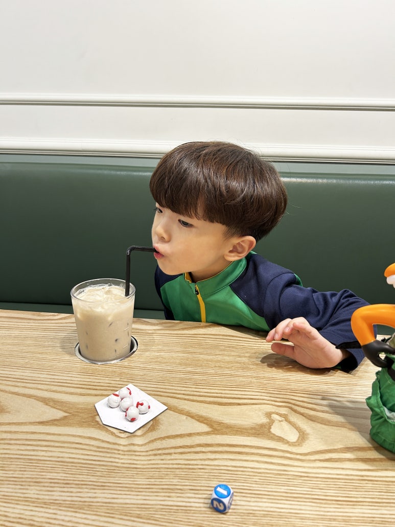 더홀릭보드게임카페울산삼산점 이미지