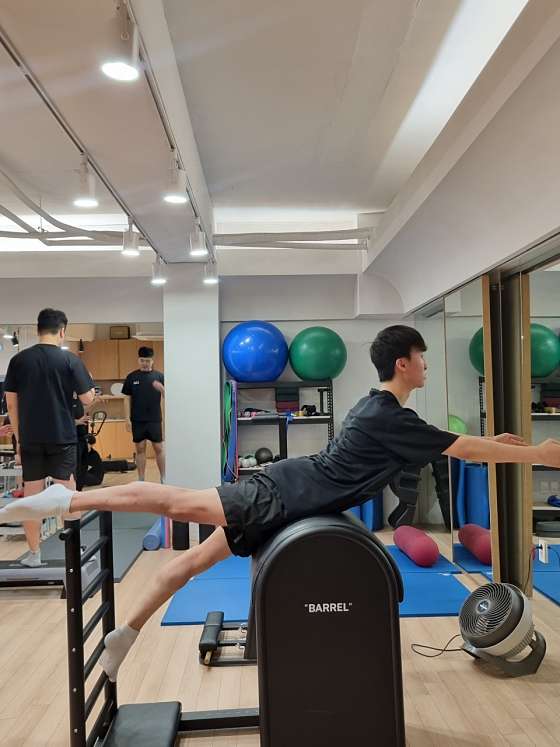 어스트레이닝스튜디오 이미지