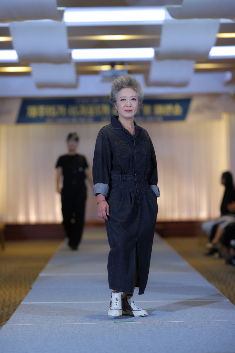 더 그레이스 모델 이미지