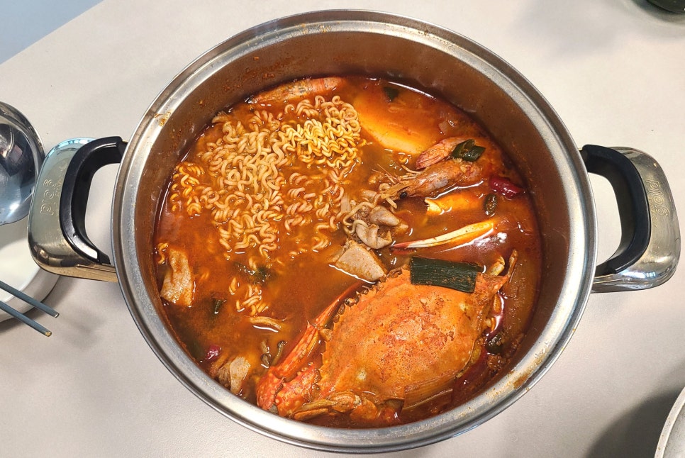 꽃게품은닭 이미지