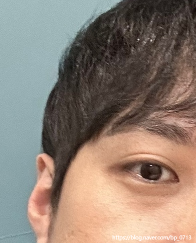 신랑 눈썹과 피부 표현을 가까이서 찍은 사진이에요