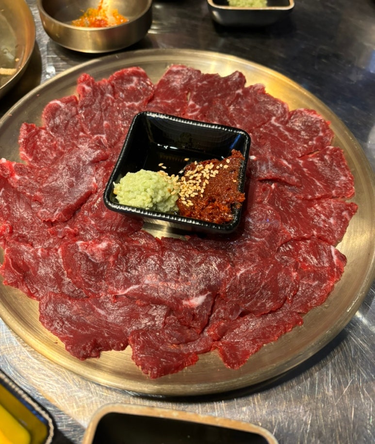 소소암소한우뭉티기 이미지