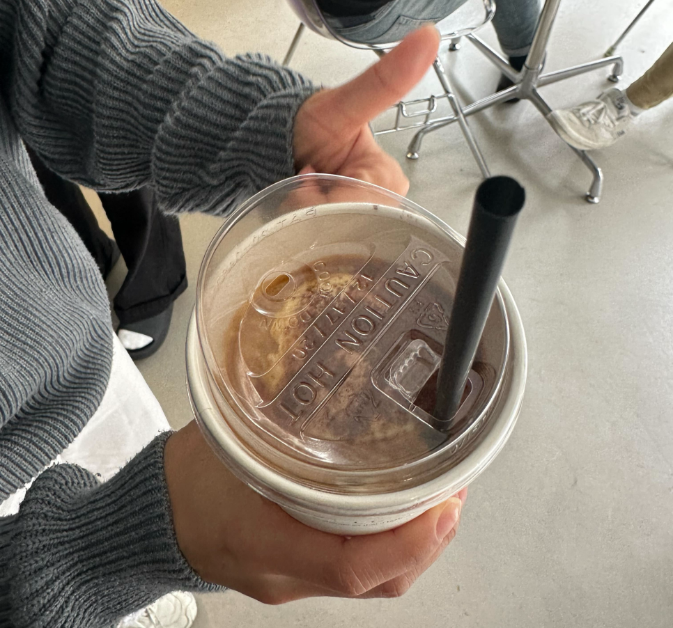 어뎁트커피하우스 이미지