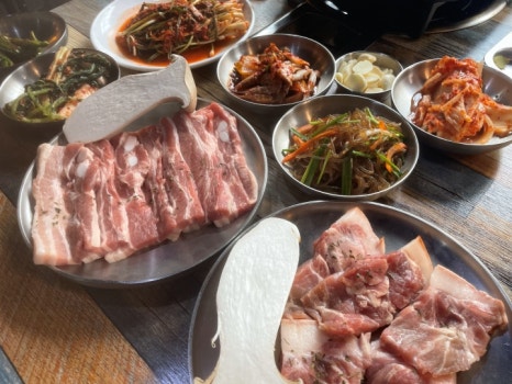 꽃돼지모임 이미지