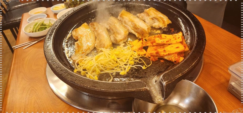 가마솥에생삼겹 이미지